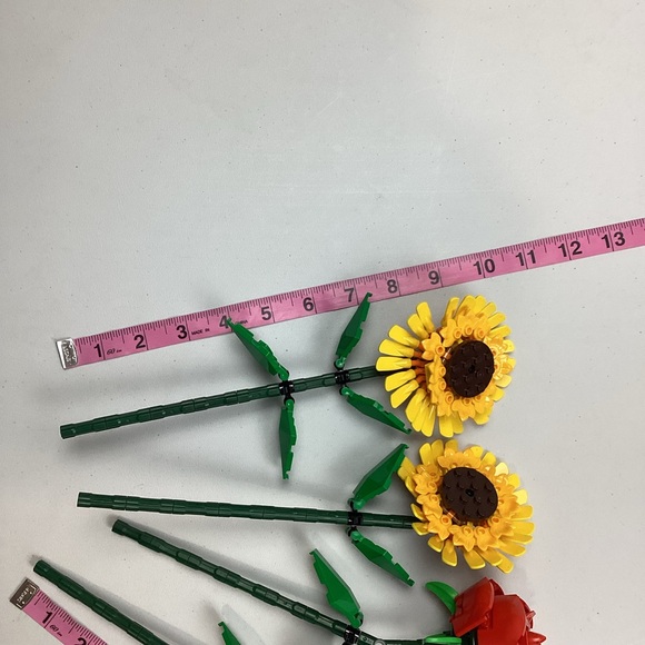 Lego Sunflowers and Roses Building Toy set - Picture 8 of 8
